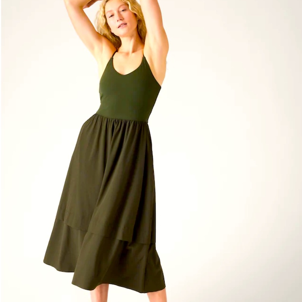 Athleta Elation V-Neck Hybrid Dress with pockets 🥰 size Small